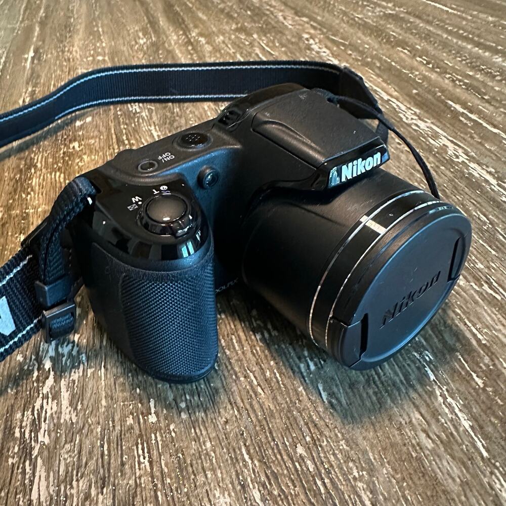 Nikon CoolPix L320 Digital Camera 16.1MP 26X Black Case Strap